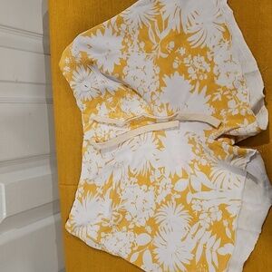 Sundry Floral Print Cut Off Shorts Size 1 Small Mustars & White